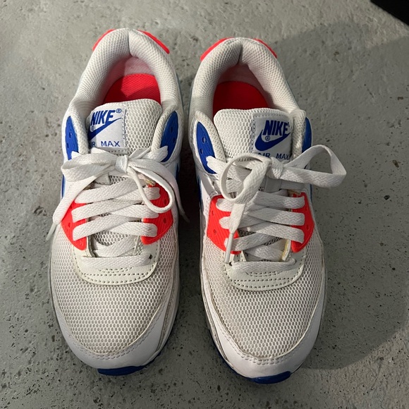 Nike Air Max White and Pink Sneakers - Picture 3 of 8